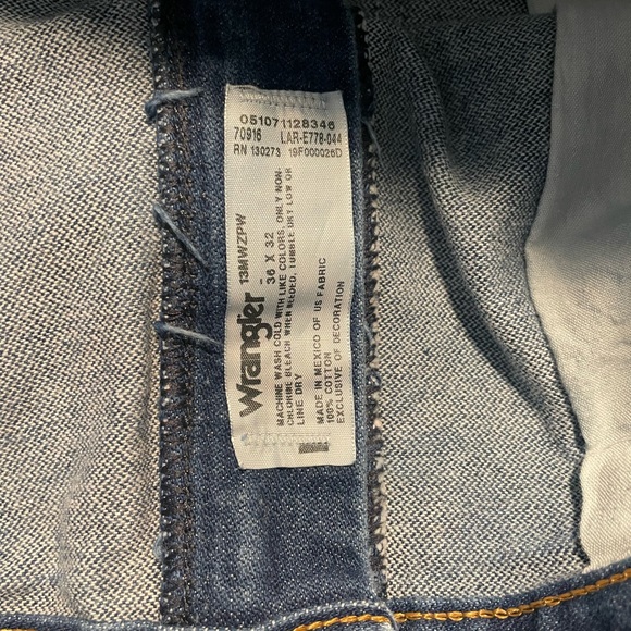 Wrangler 36x32 worn maybe twice. Smoke free home - Picture 3 of 3